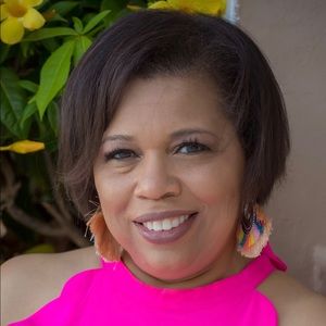 Meet your Posher, Yvette